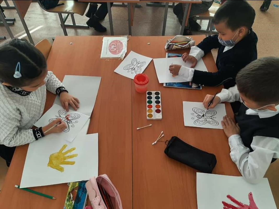 "Біз бақытты баламыз"  Арт терапиялық